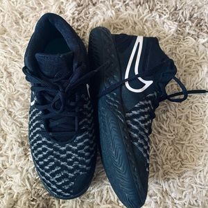 Nike youth basketball shoes